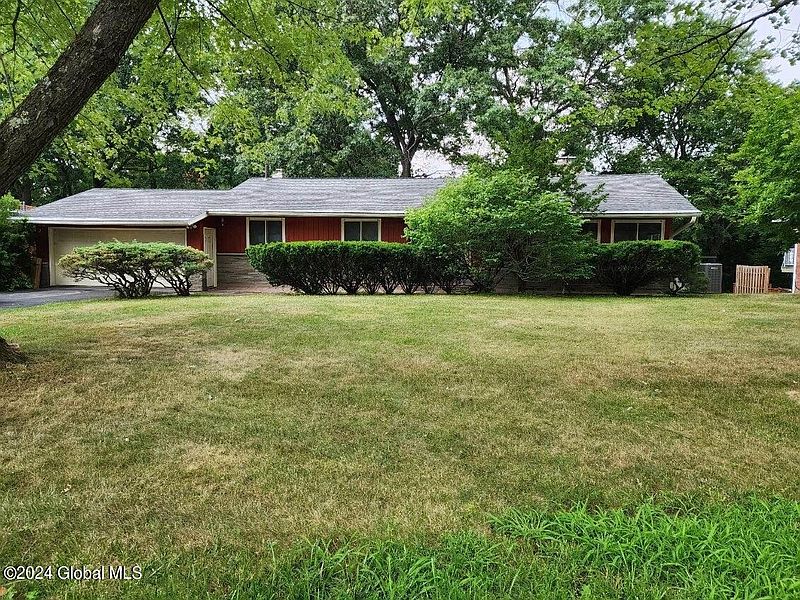2nd image of 903 Londonderry Court