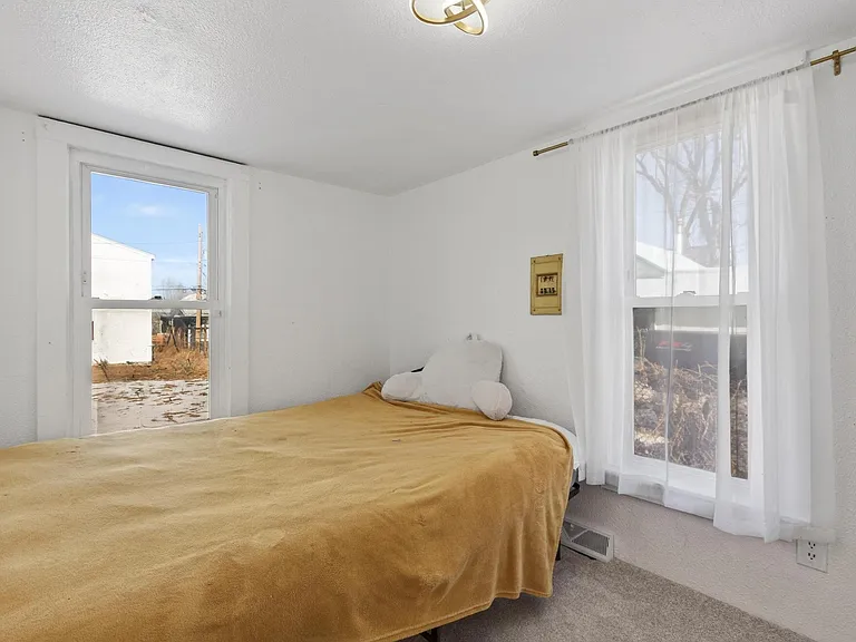307 E Oak St #B — Photo 5