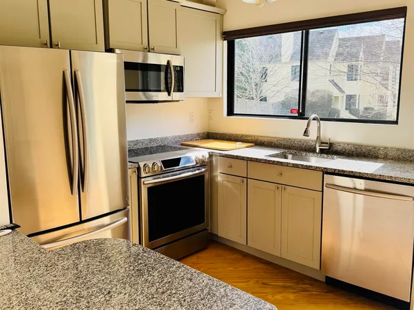 1238 Chatham Rdg, Charlottesville, VA 22901