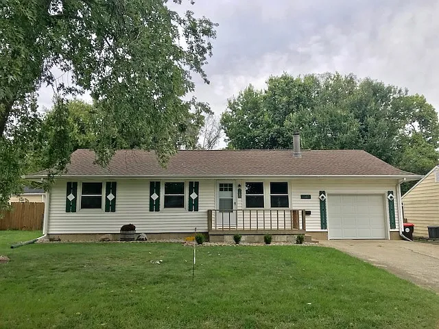 1105 Englewood Dr photo 1