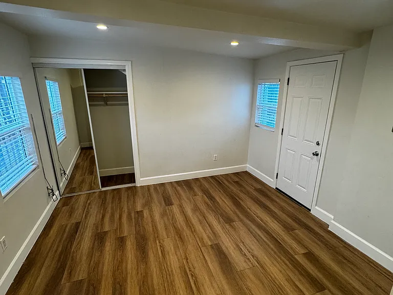 8765 S San Pedro St #1/2 — Photo 10