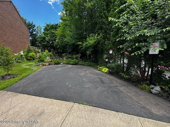 72 Jefferson Ln, Wilkes Barre, PA 18701