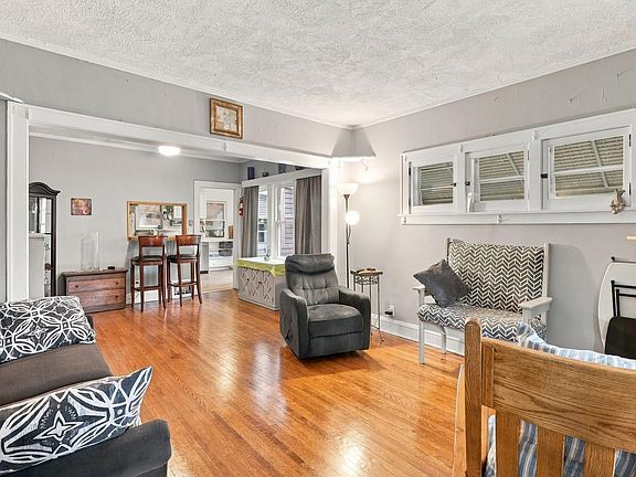 4th image of 3637 23rd Ave S