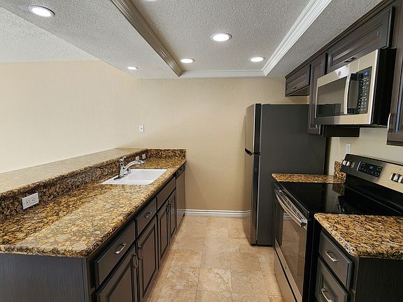 Kitchen & Dining