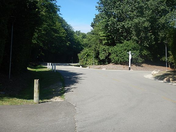 5th image of 5820 Oakwood Dr Unit 5H