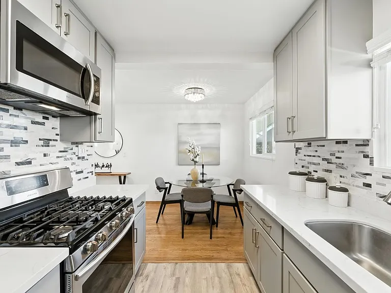 372 Beresford Ave — Photo 1