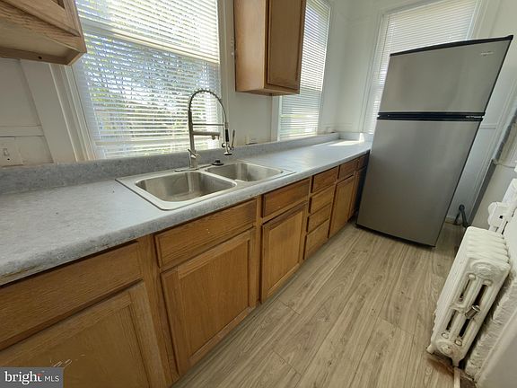 5th image of 513 E 41st St
