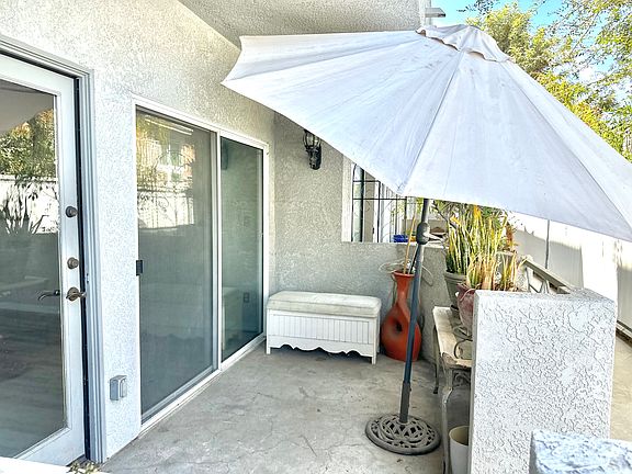 5th image of 15153 Burbank Blvd Unit 5