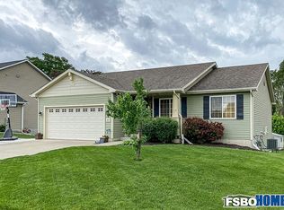 6017 Pine Ridge St, Johnston, IA 50131