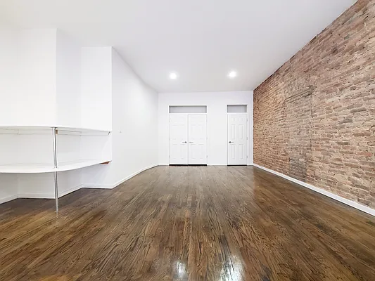 Rented by Rentall Group Inc | media 6