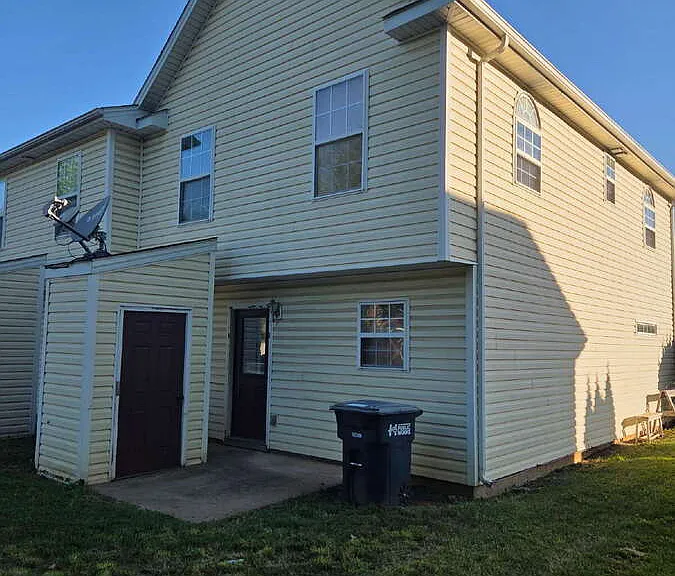 331 Emerson Ln — Photo 18