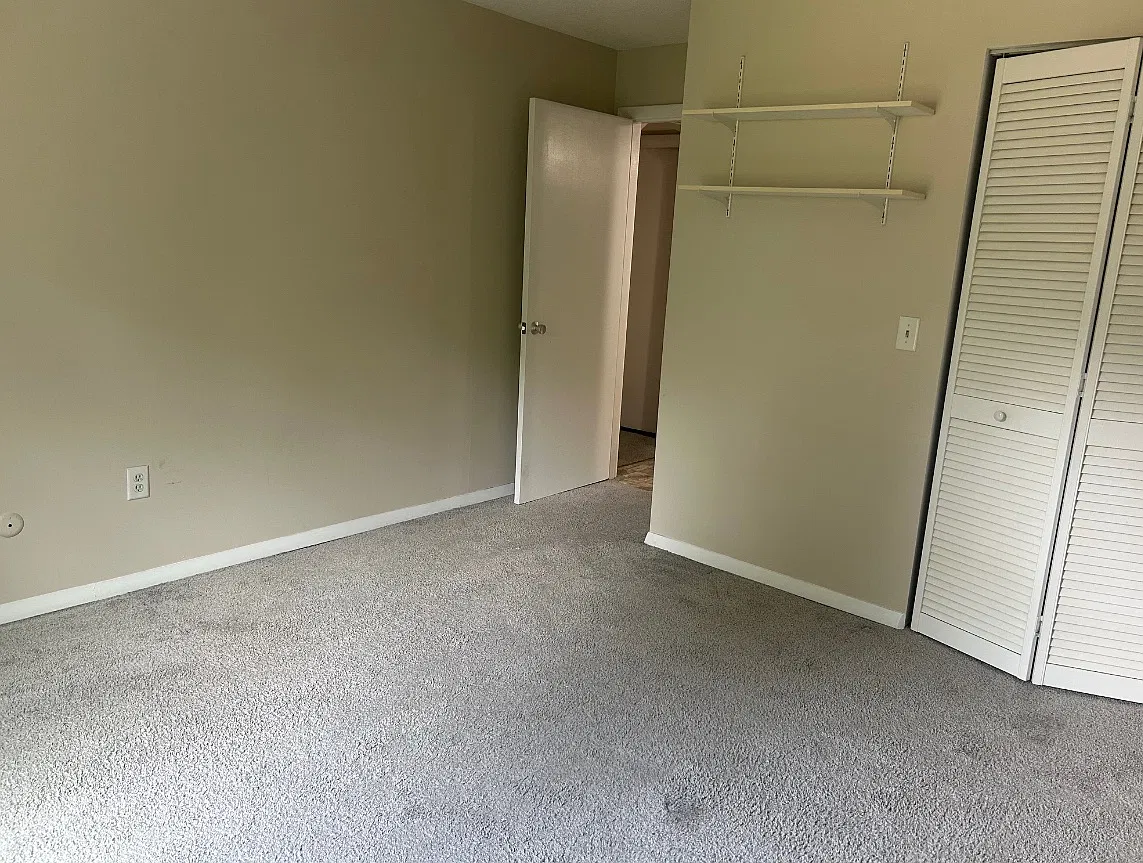 Shadowbrook Ln — Photo 2