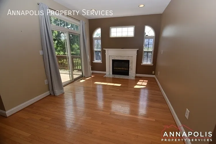 888 Stonehurst Ct — Photo 8
