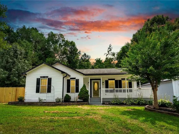 19 Birchwood Ct, Thomasville, NC 27360