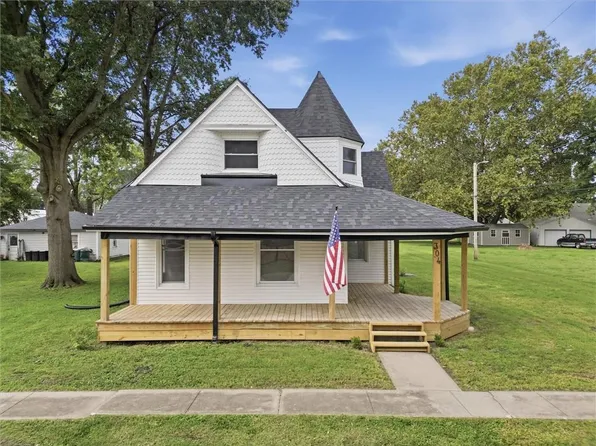 304 S Elm St, Norborne, MO 64668
