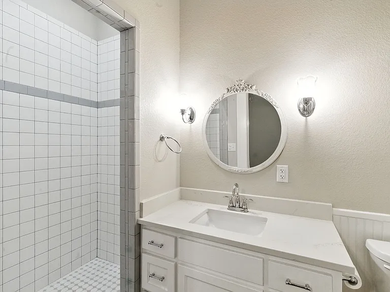 705 S Elm St — Photo 23