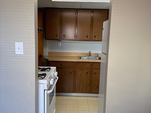 5th image of 1035 Broadview Blvd #10