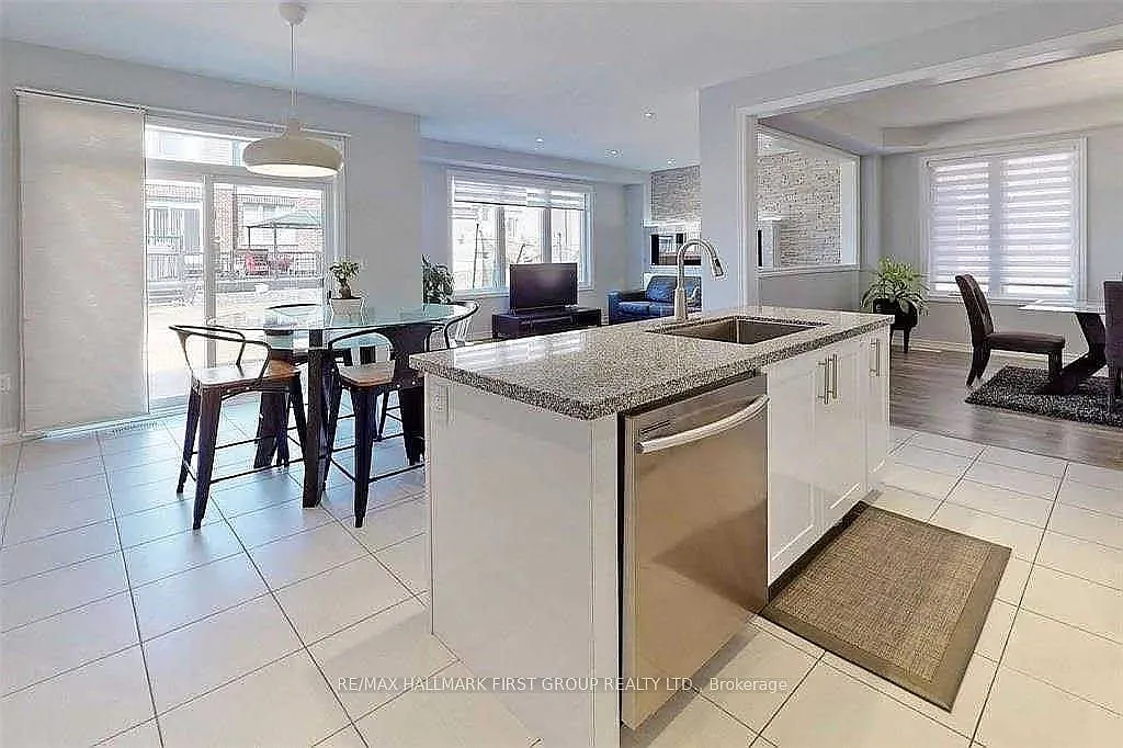 4 bed, $3,199 — Photo 2