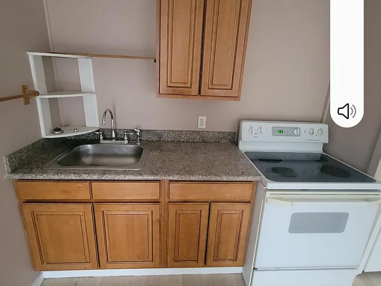6105 Franklin Ave #B — Photo 2