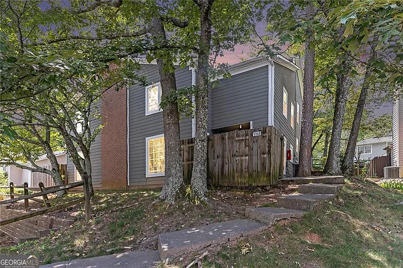 1068 Dover Way photo 1