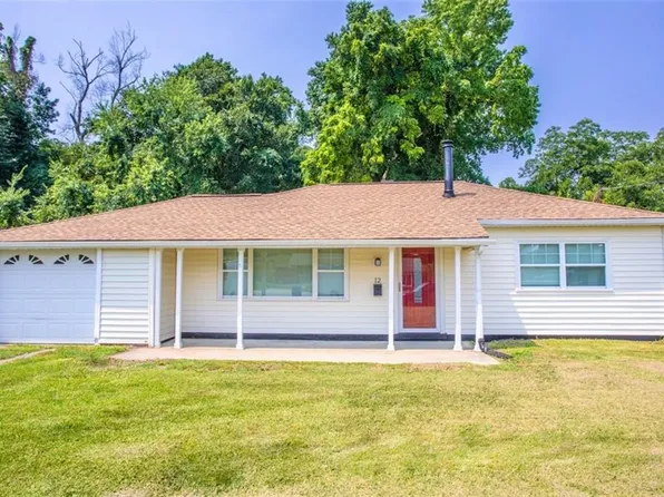 12 Cottage Ln, Newport News, VA 23603