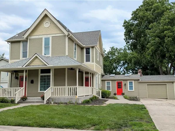 204 NE 1st St, Lees Summit, MO 64063