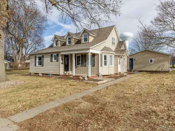 1114 Marion Ave, Pella, IA 50219
