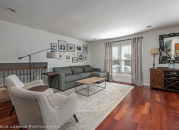 3rd image of 23W326 Woodcrest Ct E