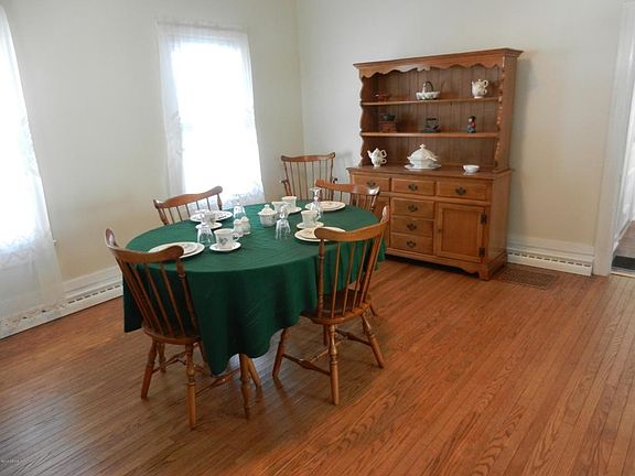 dining room ... note the floors