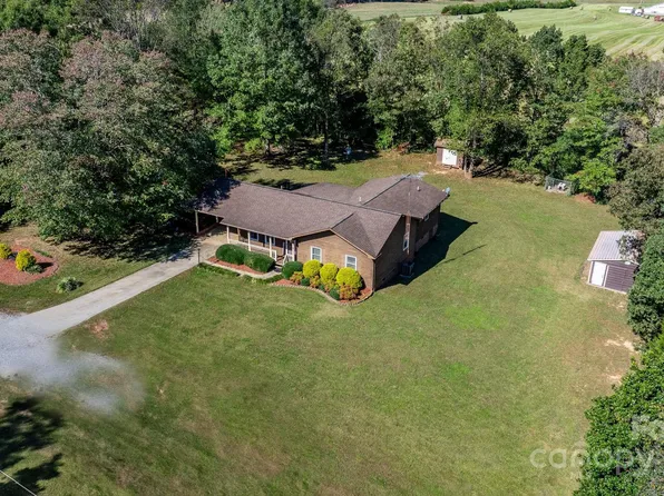 115 Coulwood Dr, Hiddenite, NC 28636