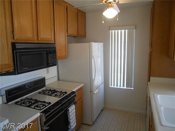 3rd image of 4724 Nara Vista Way Unit 202