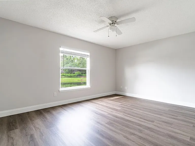 557 Grand Parke Dr — Photo 21