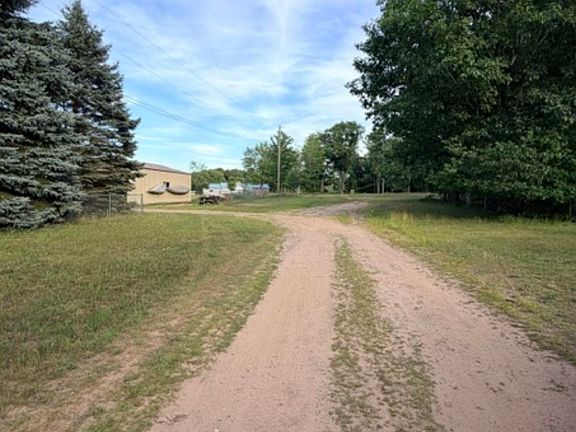 3rd image of 916 Silver Creek Rd