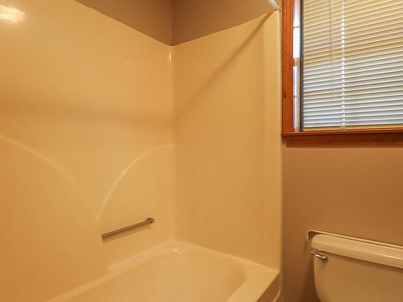 5th image of 16309 Lake Dr E