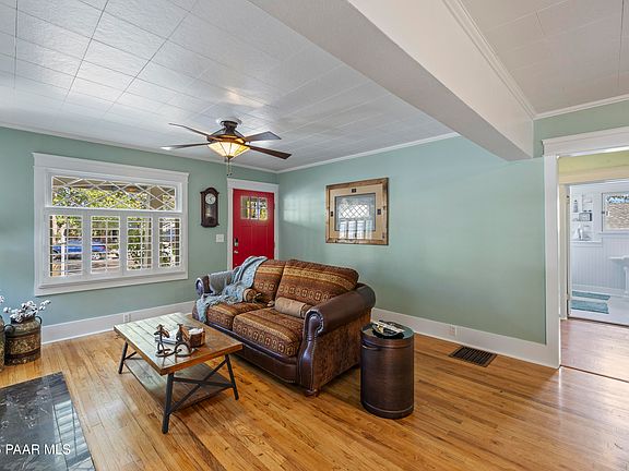 4th image of 343 S Mount Vernon Ave