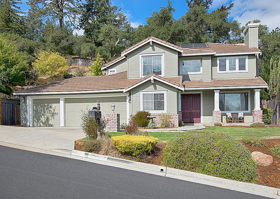 1st image of 220 Silverwood Dr