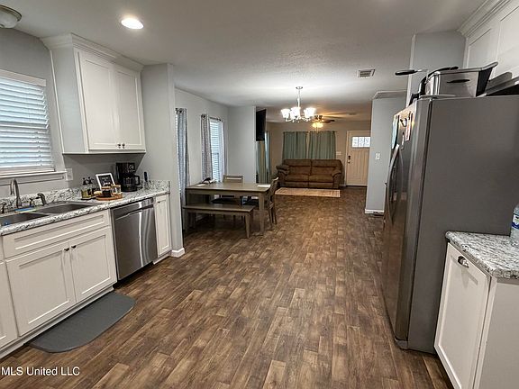 5th image of 58 3rd Ave