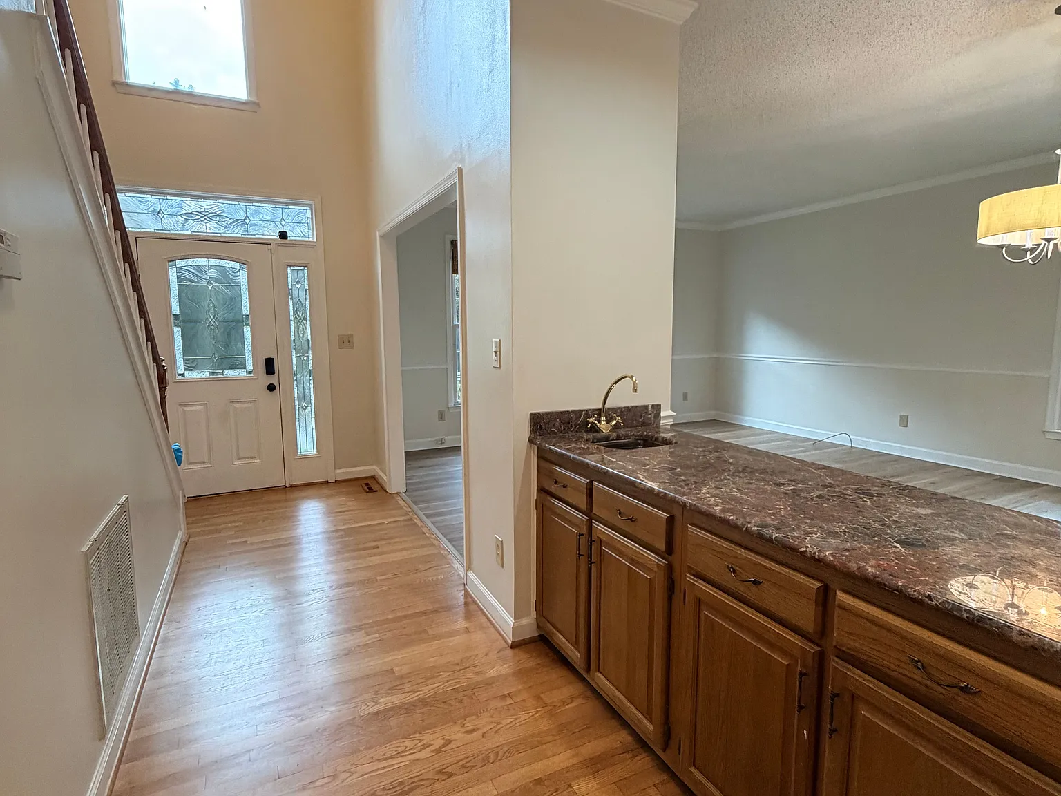 4 bed, 2.5 bath, 2376 sqft, $2,600 — Photo 3