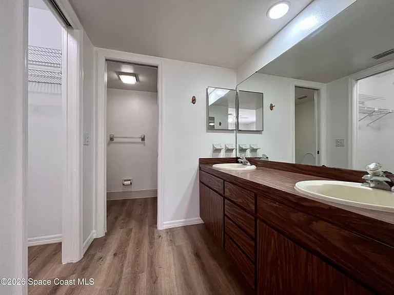 1914 Dipol Courtway — Photo 9