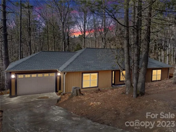 71 Badger Run, Hendersonville, NC 28739