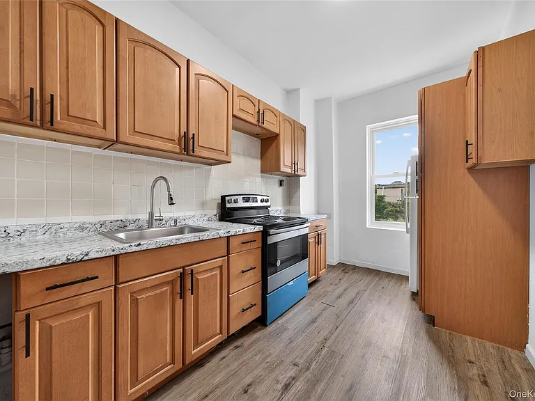 647 Manida St #2 — Photo 4