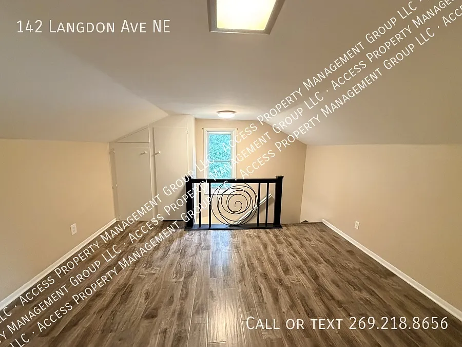Houseman Field Neighborhood Large One Bedroom — Photo 4