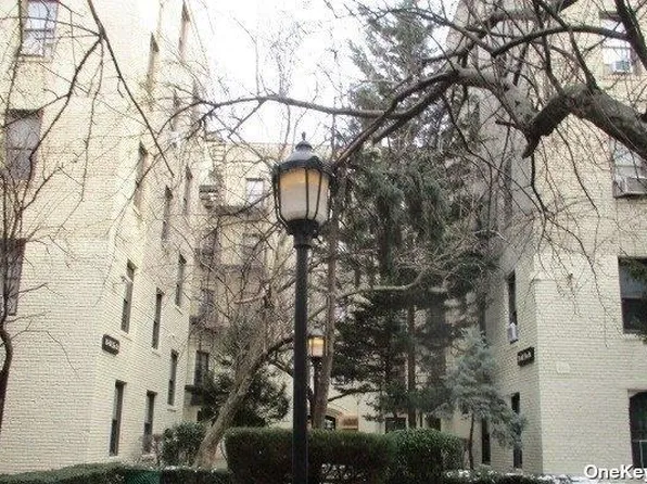 21-47 33 St #1B, Astoria, NY 11105