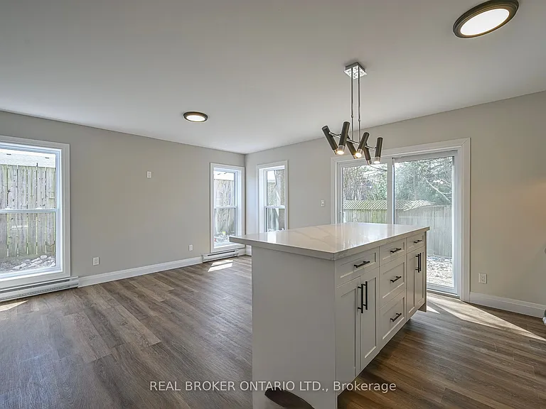 685 Frederick St — Photo 4