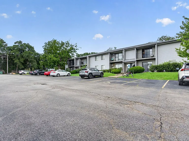 Willow Knolls Apartments — Photo 36