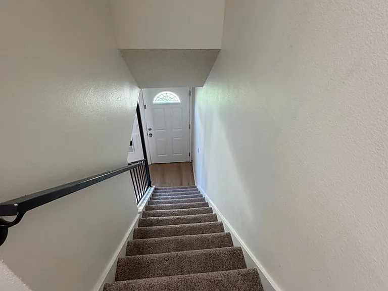 147 Sespe Ave — Photo 18