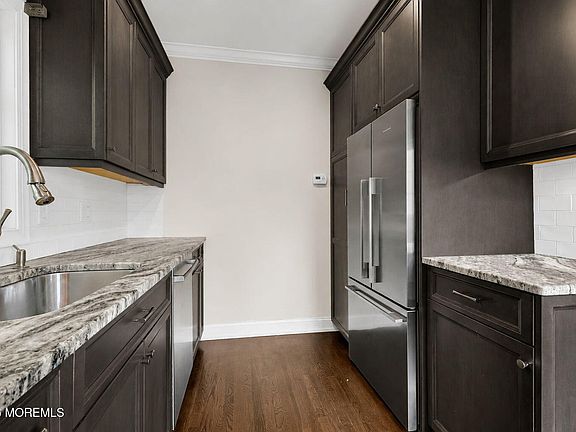 2nd image of 500 9th Avenue
