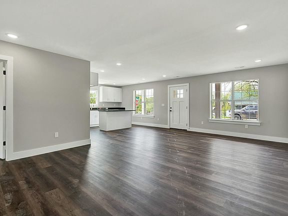 4th image of 1283 Chippewa Ave SE