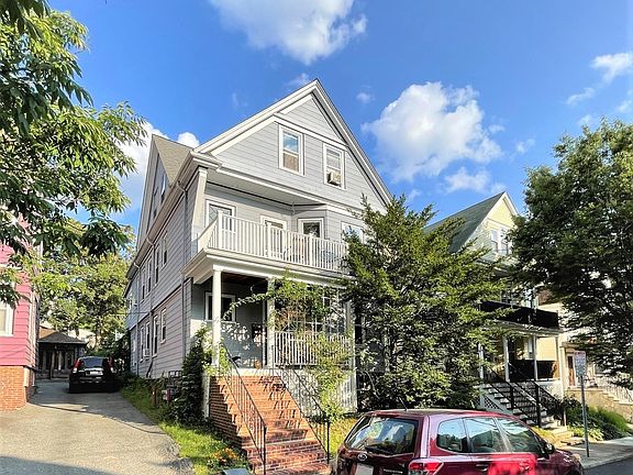 5th image of 97 Bartlett St