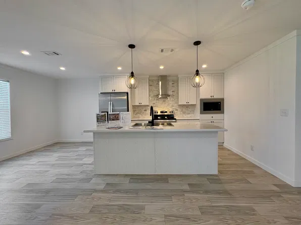 5821 Chelsea Cir #151, Sarasota, FL 34233